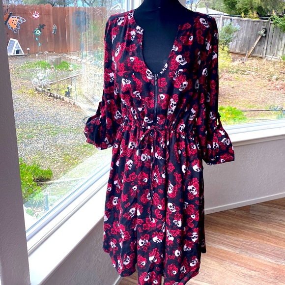 💀Beautiful skull & rose dress 🌹 - Picture 5 of 16